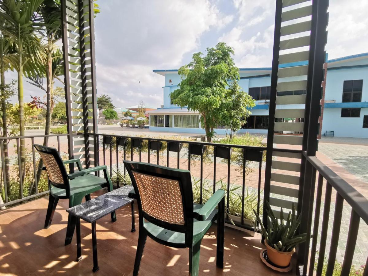 Menam Resort Nakhon Pathom Luaran gambar