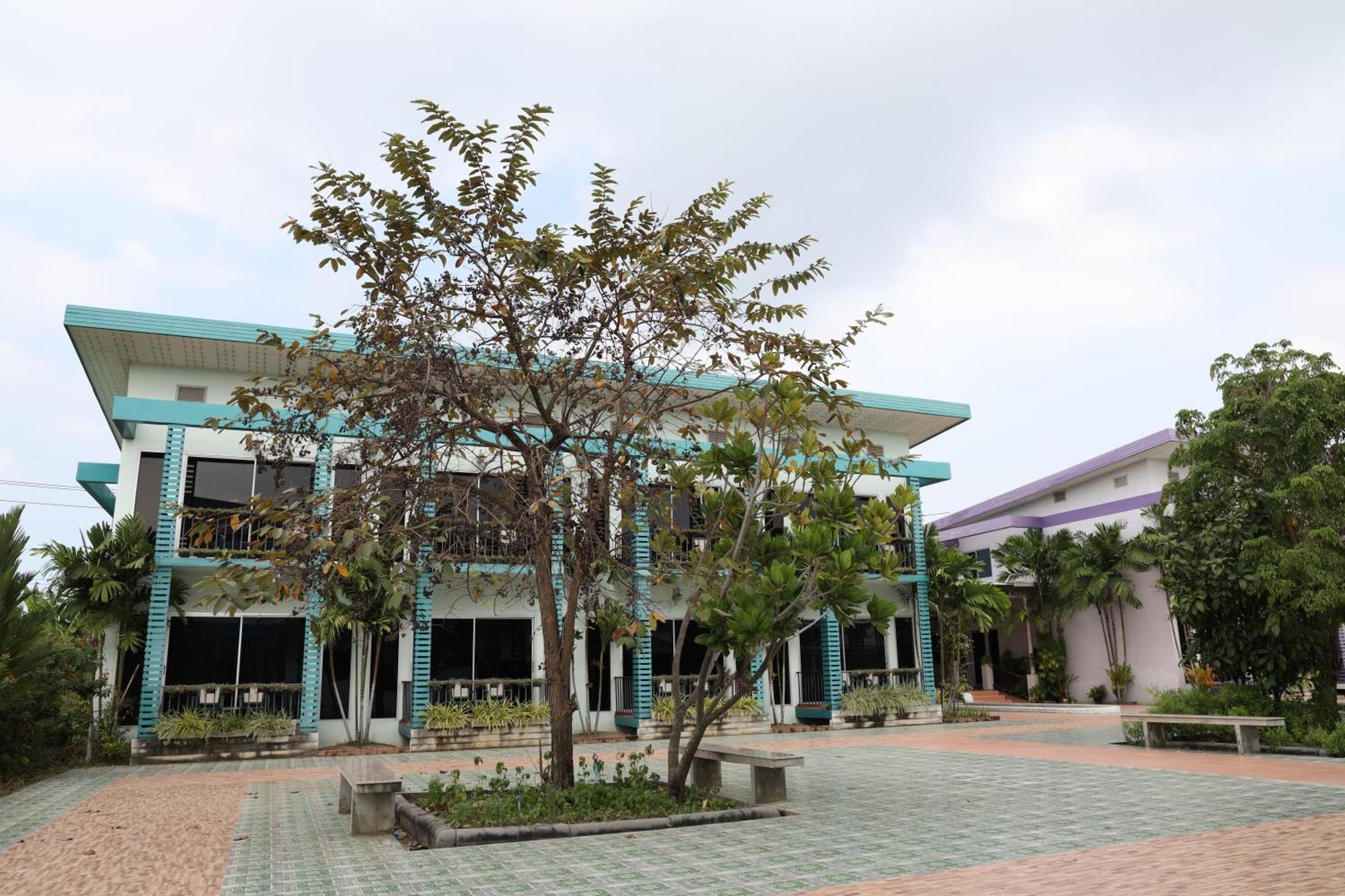 Menam Resort Nakhon Pathom Luaran gambar