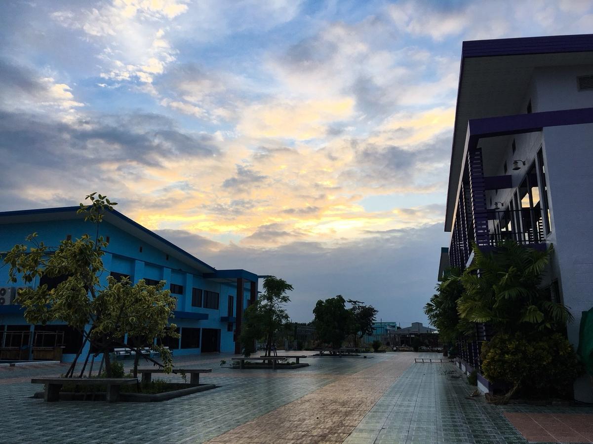 Menam Resort Nakhon Pathom Luaran gambar