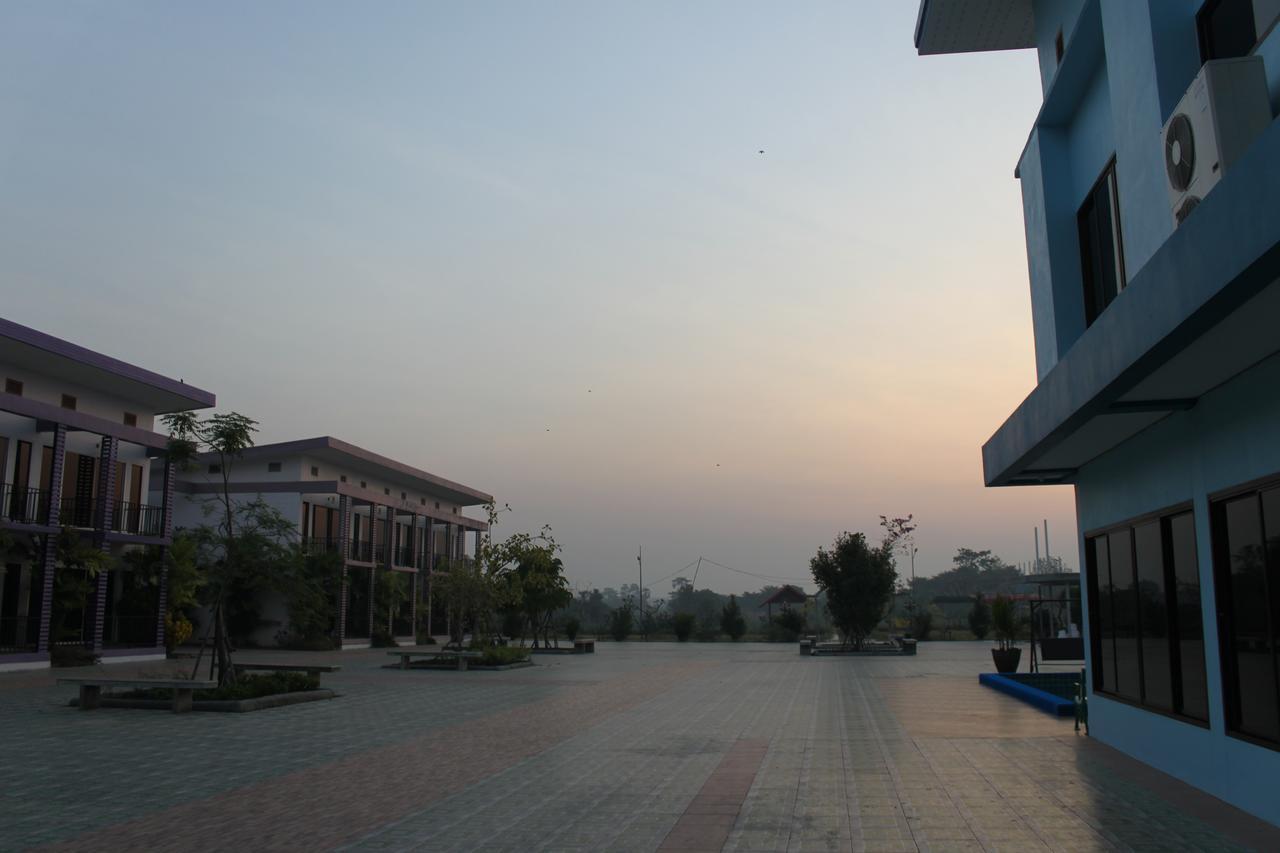 Menam Resort Nakhon Pathom Luaran gambar